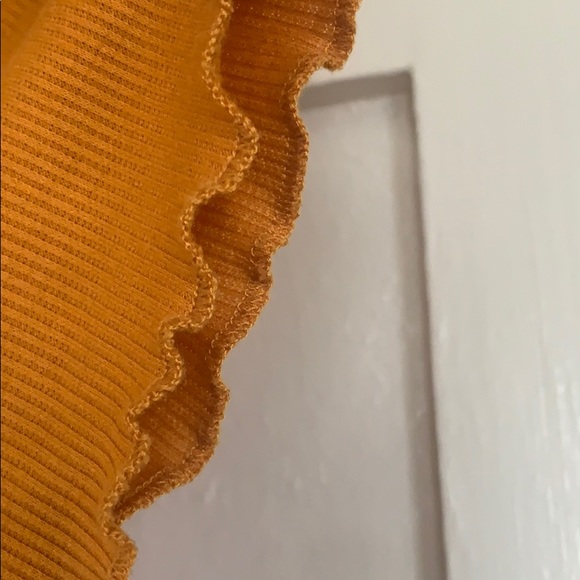 💫Y2K Lettuce Hem Crop Top - Picture 3 of 3